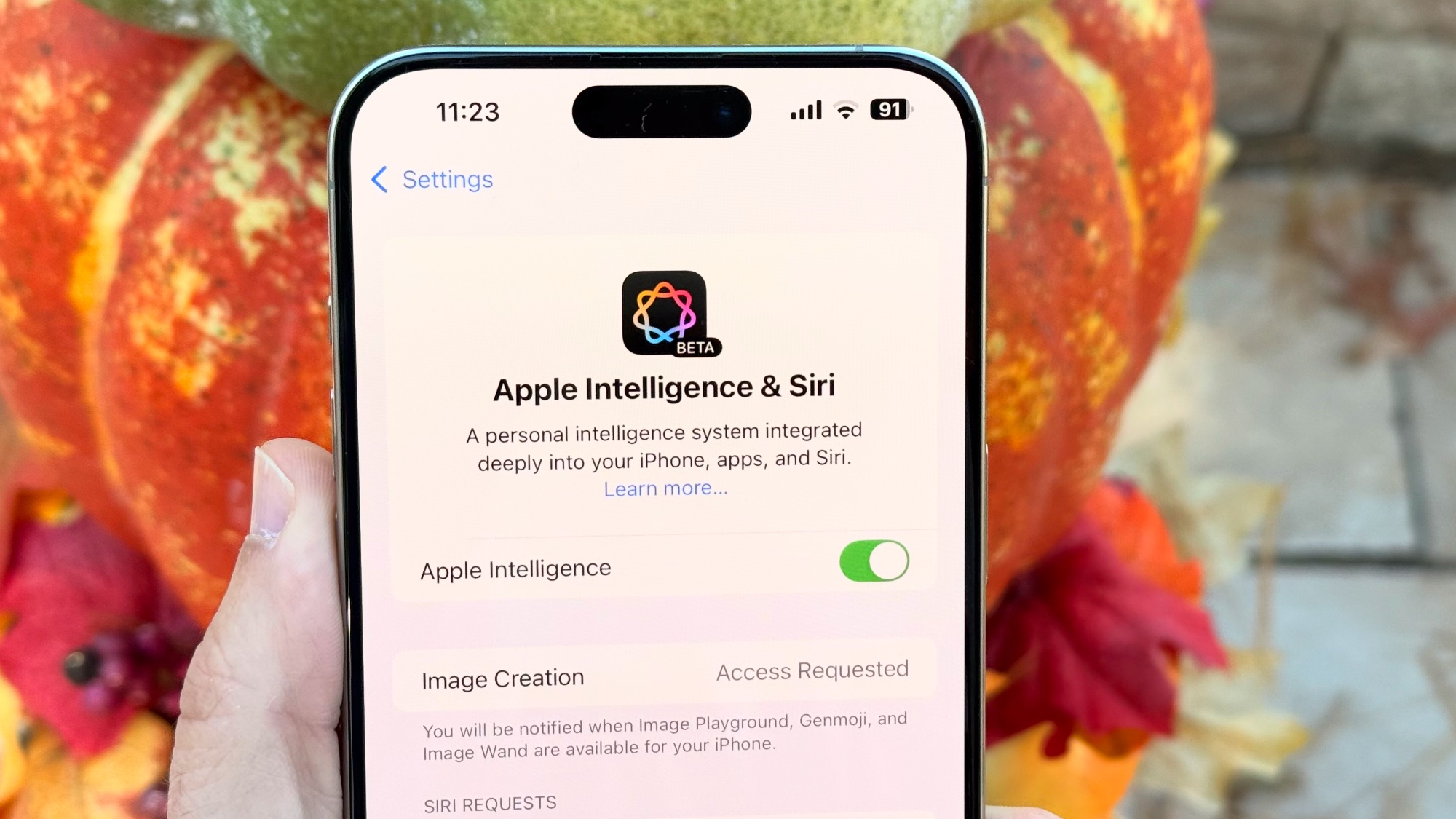 iPhone'da Apple Intelligence logosu