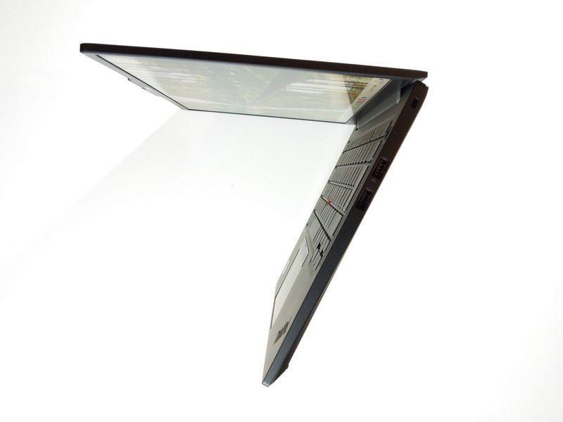 Snapdragon X Elite işlemcili Lenovo ThinkPad T14s Gen 6 dizüstü bilgisayar, 2024, Ph. Moctar KANE.