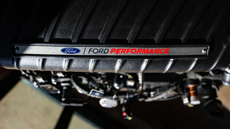 Ford herkesi Megazila 2.0 motorlarına sundu: 1000 hp başına 7.3 litrelik V8. ve 5.3 litrelik V8 x 800 hp