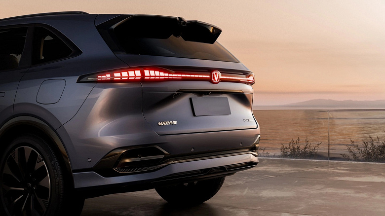 Mükemmel ekipman ve 8 vitesli “otomatik” Aisin ile geniş bir geçit, Lada Vesta Sportline'dan biraz daha pahalıdır. En son Changan CS75 Plus, 2.55 milyon ruble olarak tahmin ediliyor