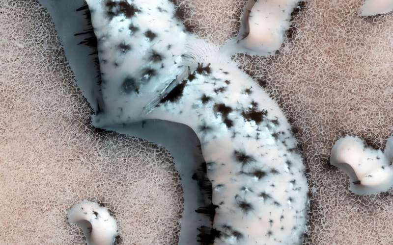 Mars'taki tuhaf özellikler karbondioksit gayzerler neden olur