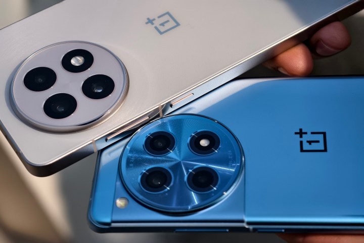 Beyaz OnePlus 13R Kahraman Mavi OnePlus 12r.