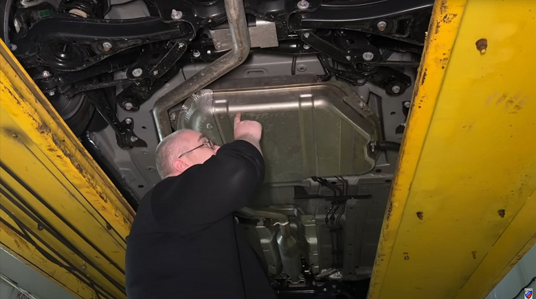 Arka çok bağlantılı süspansiyon, metal gaz deposu, temiz kablolama. 