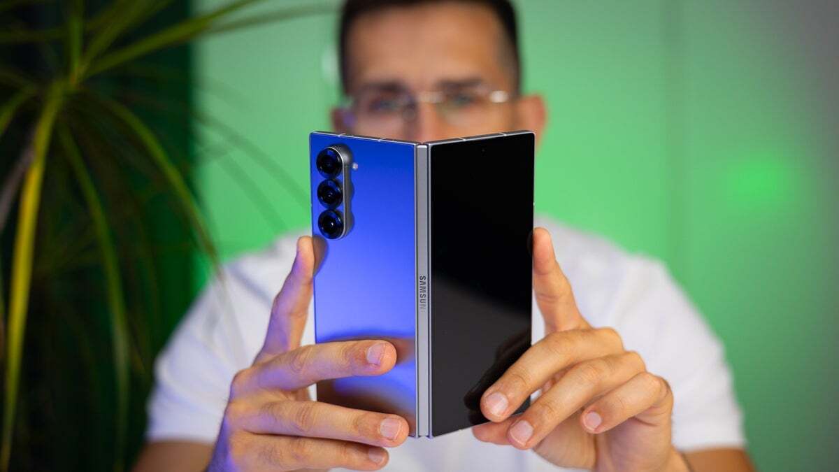 Galaxy Z kat 6, Flip 6'dan daha iyi performans gösteriyor, ancak bir yıldız değil. | Resim Kredisi - Phonearena - Samsung başka bir katlanabilir fiyasko festivali atıyor: Galaxy Z Flip 7, Huawei'nin Merhametinde Görünüyor