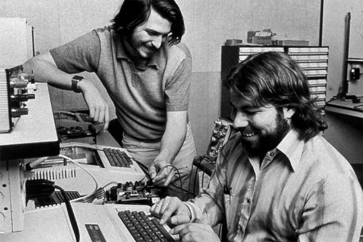 Steve Wozniak ve Steve Jobs.