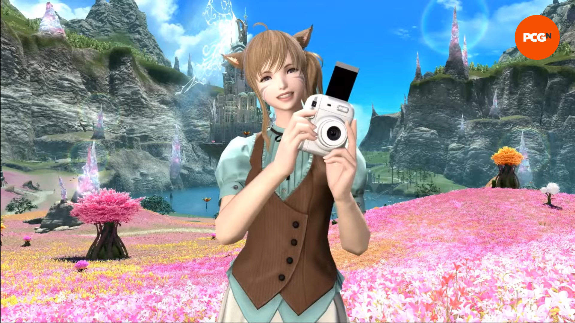 FF14-7-2-PATCH-Final-Final-Fantasy-XIV-Live-85-Camera-Emote FF14 Instax İşbirliği ve Yeni Kamera Emote - Bir MIQOTE, FFXIV Yama 7.18 güncellemesinin bir parçası olarak IL MHEG'de bir kamera kullanır.