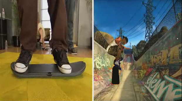 Tony Hawk oynayan bir kişi kaykayda biniyor.