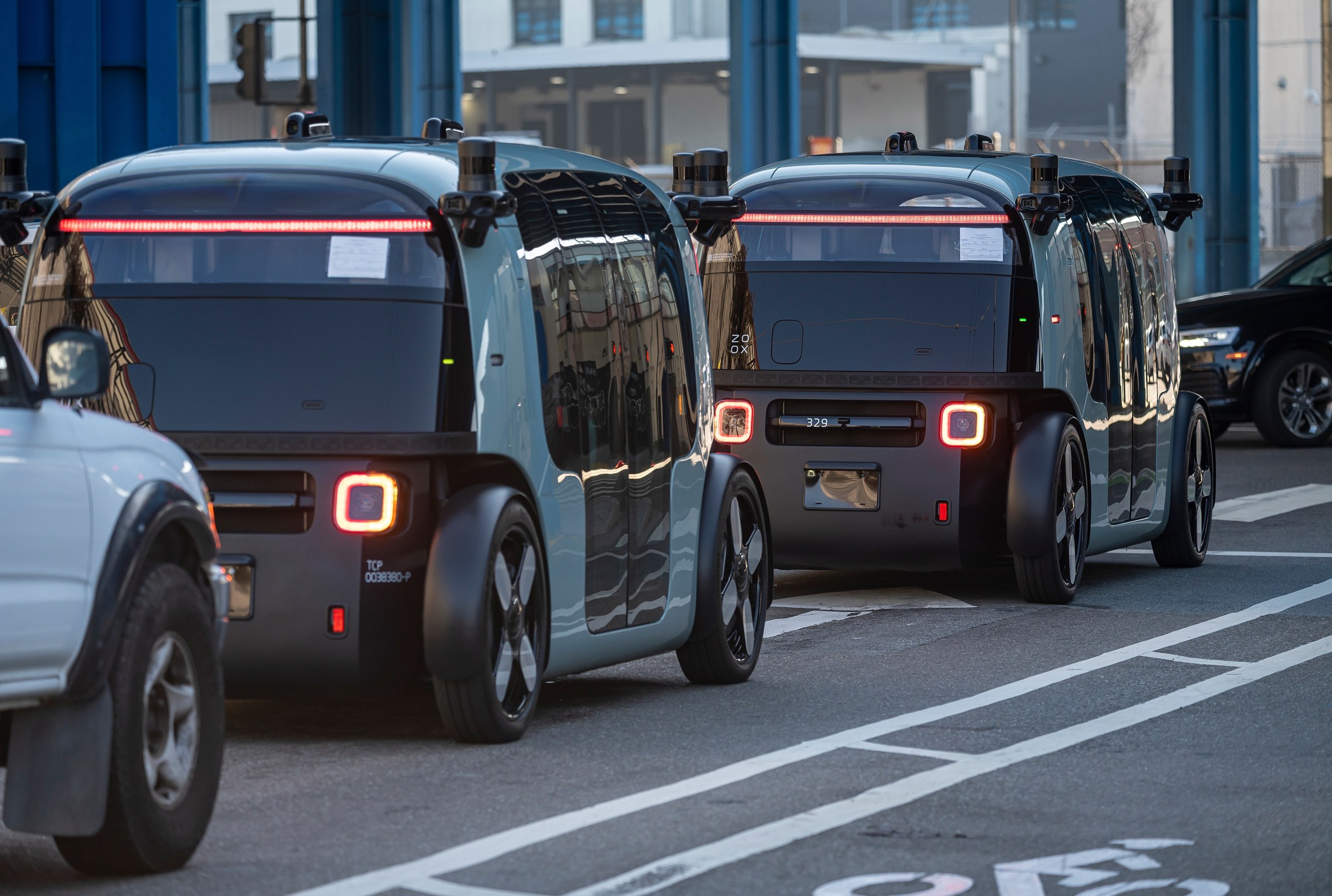4 Aralık 2024 Çarşamba günü San Francisco, Kaliforniya, ABD'deki Zoox Otonom Robotaxis. Fotoğrafçı: David Paul Morris/Bloomberg Getty Images