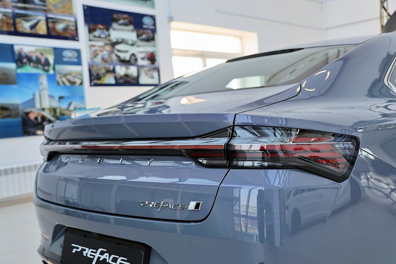 Geniş bir 200 beygir gücü Geely Business Barly sadece 2.826 milyon ruble. Belarus'ta Geely Önsöz serbest bırakılmaya başladı ve Rusya'dan çok daha ucuz olduğu ortaya çıktı.
