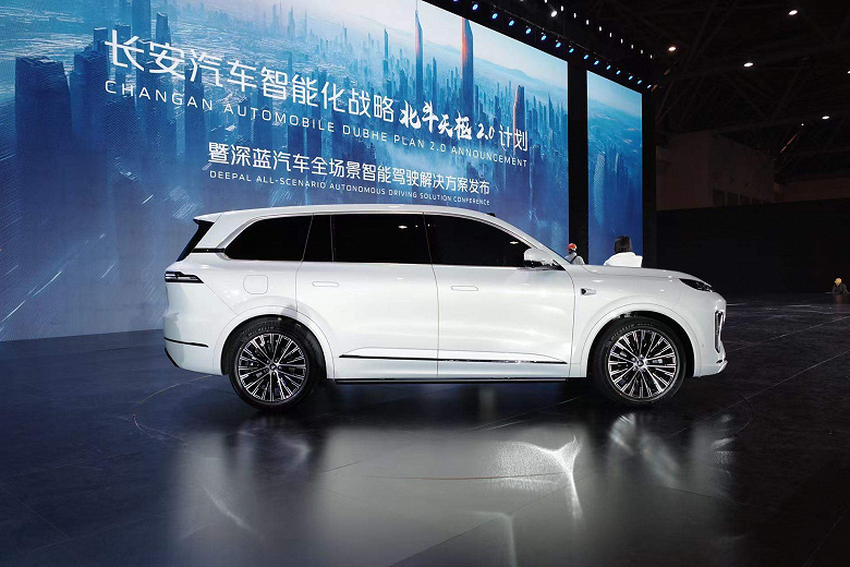 Bu Changan crossover Li Auto L9'u taşımaya hazır. Deepal S09-492 beygir gücü amiral gemisi dört tekerlekten çekişli SUV sundu