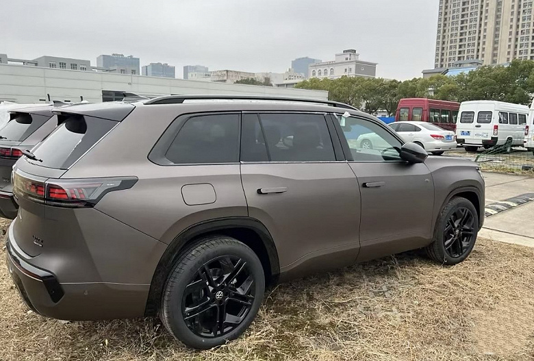 Yeni Volkswagen Teramont, prömiyere tamamen sınıflandırıldı: büyük bir crossover VR6 motorunu kaybedecek