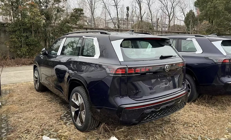 Yeni Volkswagen Teramont, prömiyere tamamen sınıflandırıldı: büyük bir crossover VR6 motorunu kaybedecek