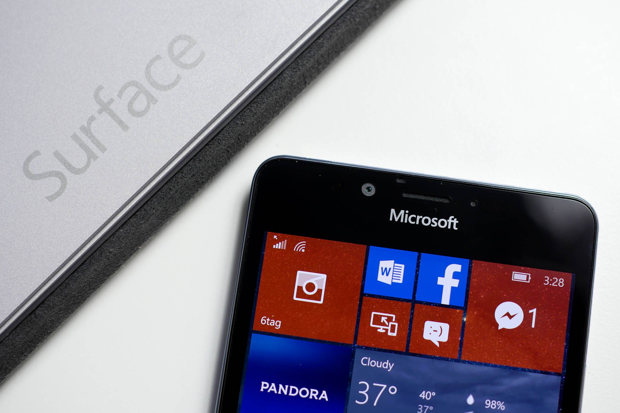 Lumia 950 ve yüzey