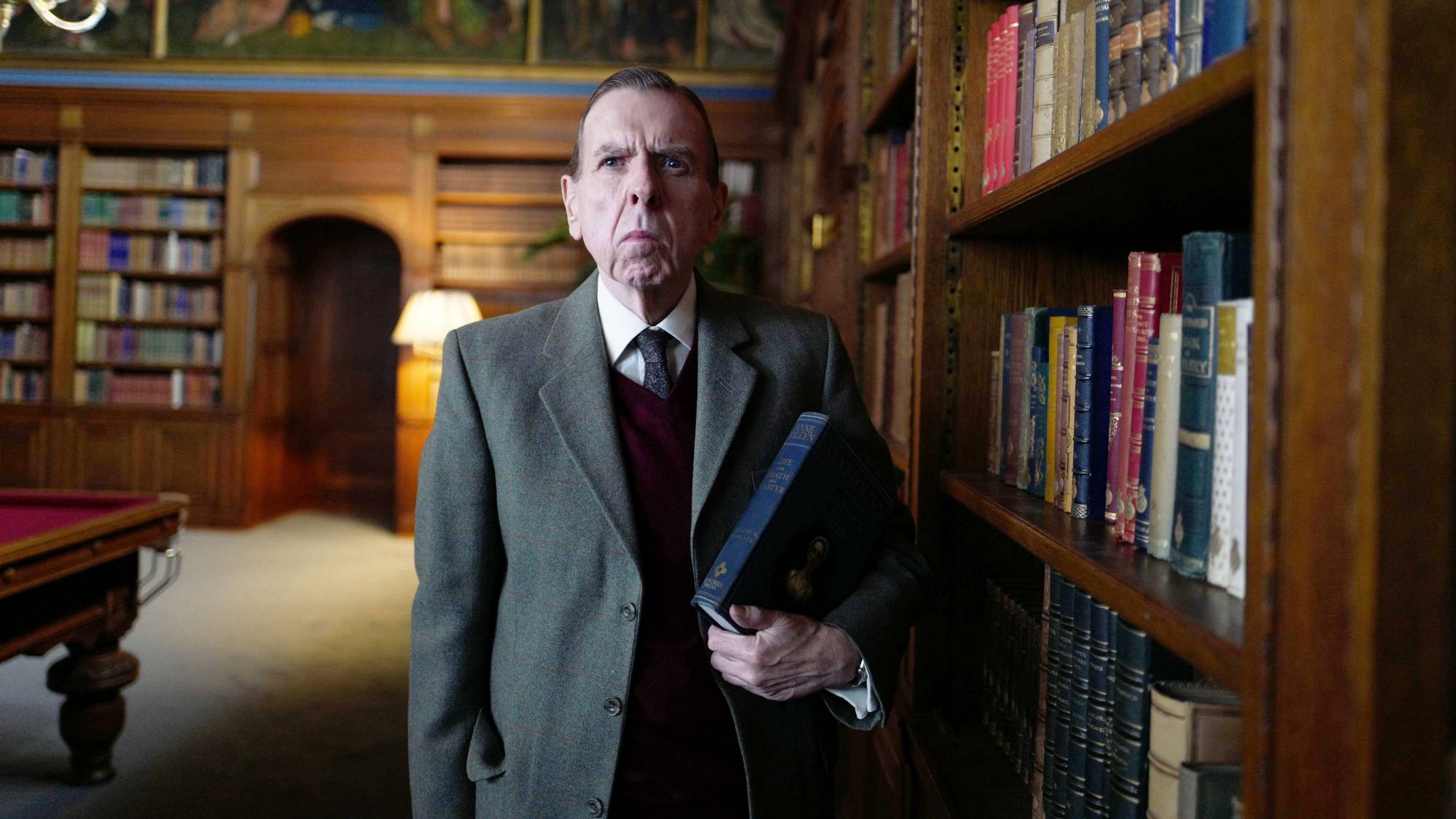 Timothy Spall, Equerry Binbaşı Alistair Gregory olarak 