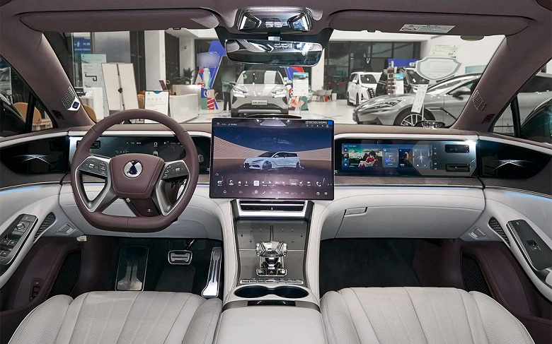 Zeekr değil. Rusya'da, 870 beygir gücündeki dört motorlu dört tekerlekten çekişli premium-liftback BYD Denza Z9 GT'nin satışları