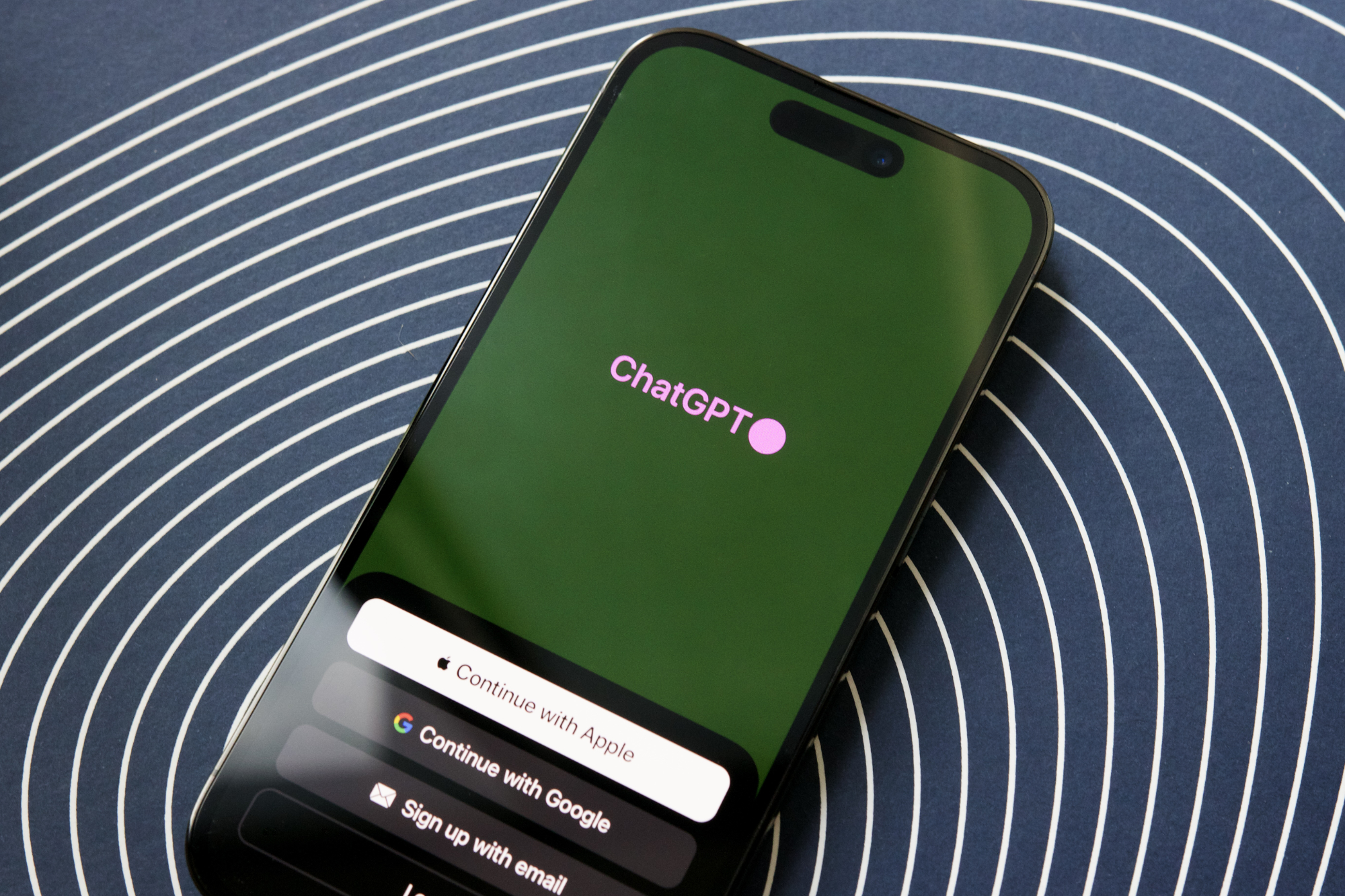 Bir iPhone üzerinde çalışan chatgpt uygulaması.
