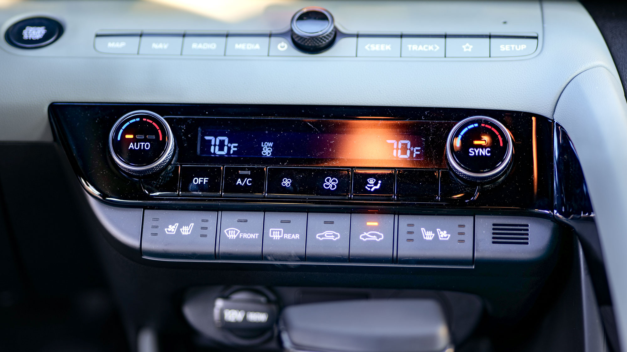 2025 Hyundai Elantra Hybrid Limited Test Sürüşü İncelemesi.