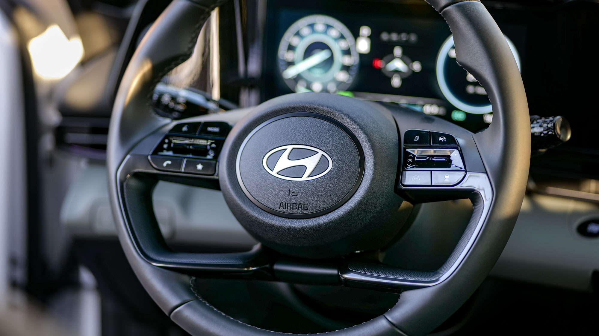 2025 Hyundai Elantra Hybrid Limited Test Sürüşü İncelemesi.