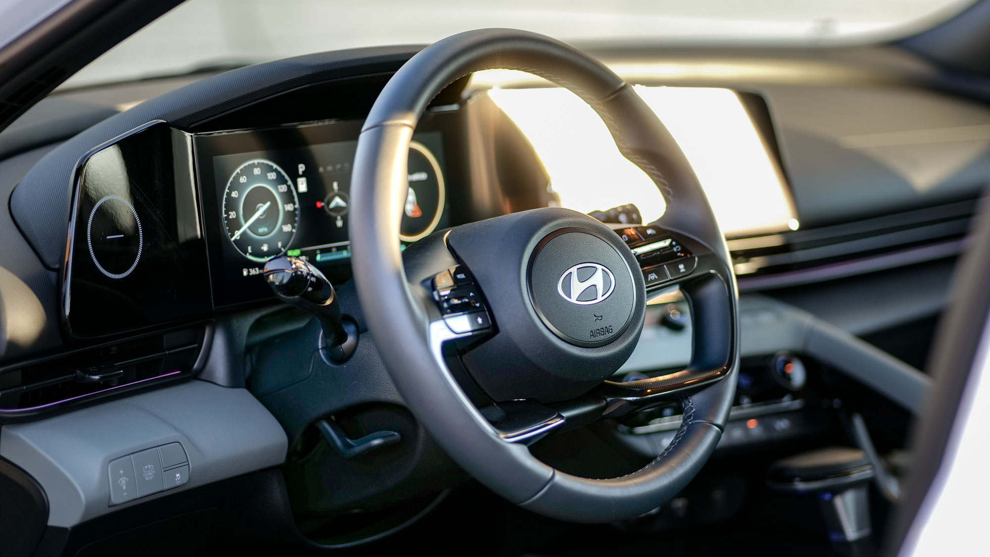 2025 Hyundai Elantra Hybrid Limited Test Sürüşü İncelemesi.