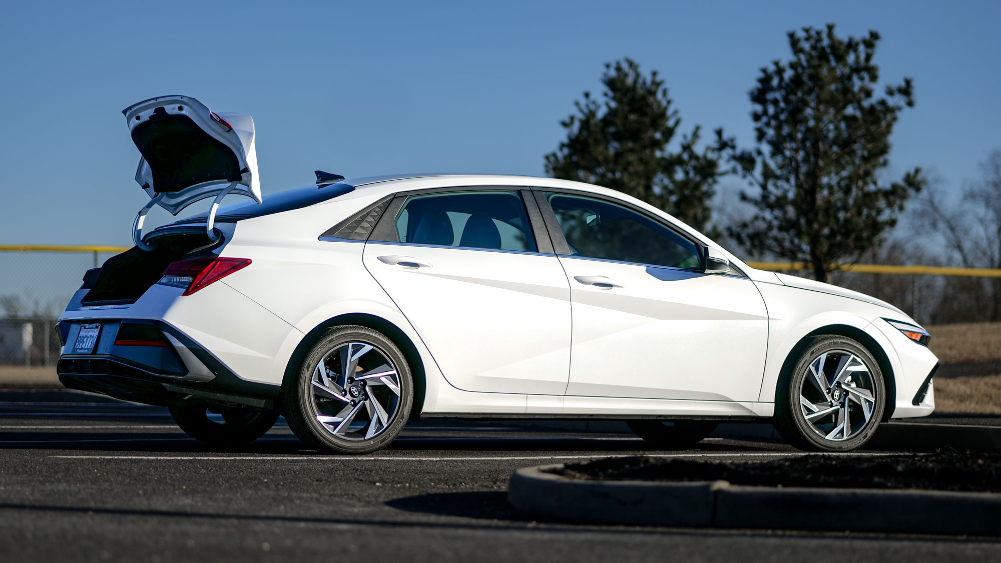 2025 Hyundai Elantra Hybrid Limited Bagaj Açık.