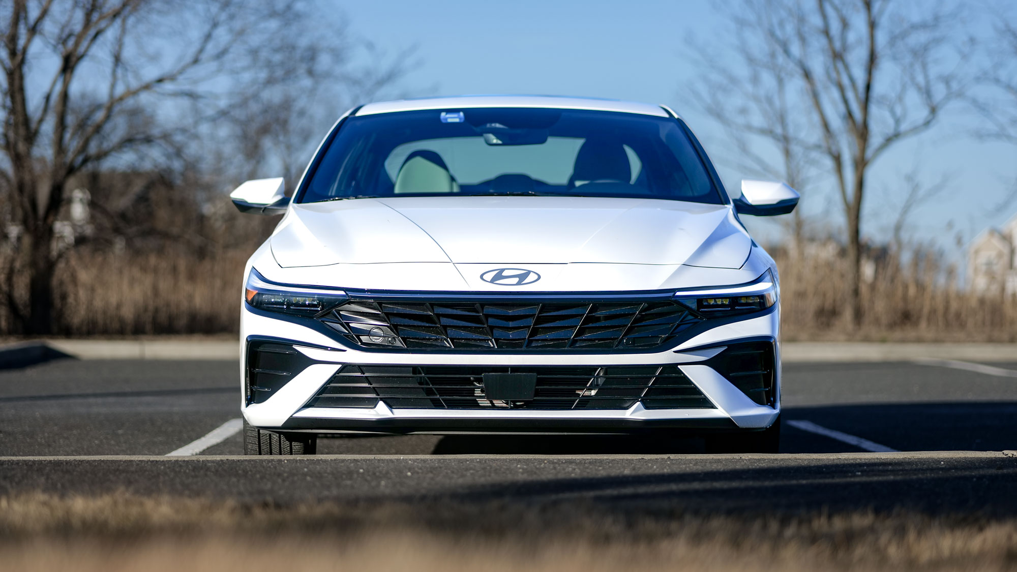 2025 Hyundai Elantra Hybrid Limited ön tampon ve ızgara.