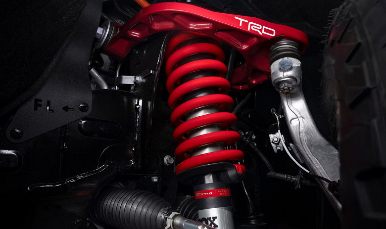10 vitesli “otomatik”, dört tekerlekten çekiş, 437 hp, Toyota'nın efsanevi güvenilirliği. Toyota Sequoia TRD Pro SUV Rusya'ya getirildi