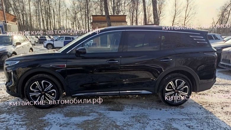 BMW X7 ve Audi Q7'yi değiştirmek için. 7 kişilik büyük bir crossover Hongqi HS7, galadan önce Rusya-Live fotoğraflarına geldi