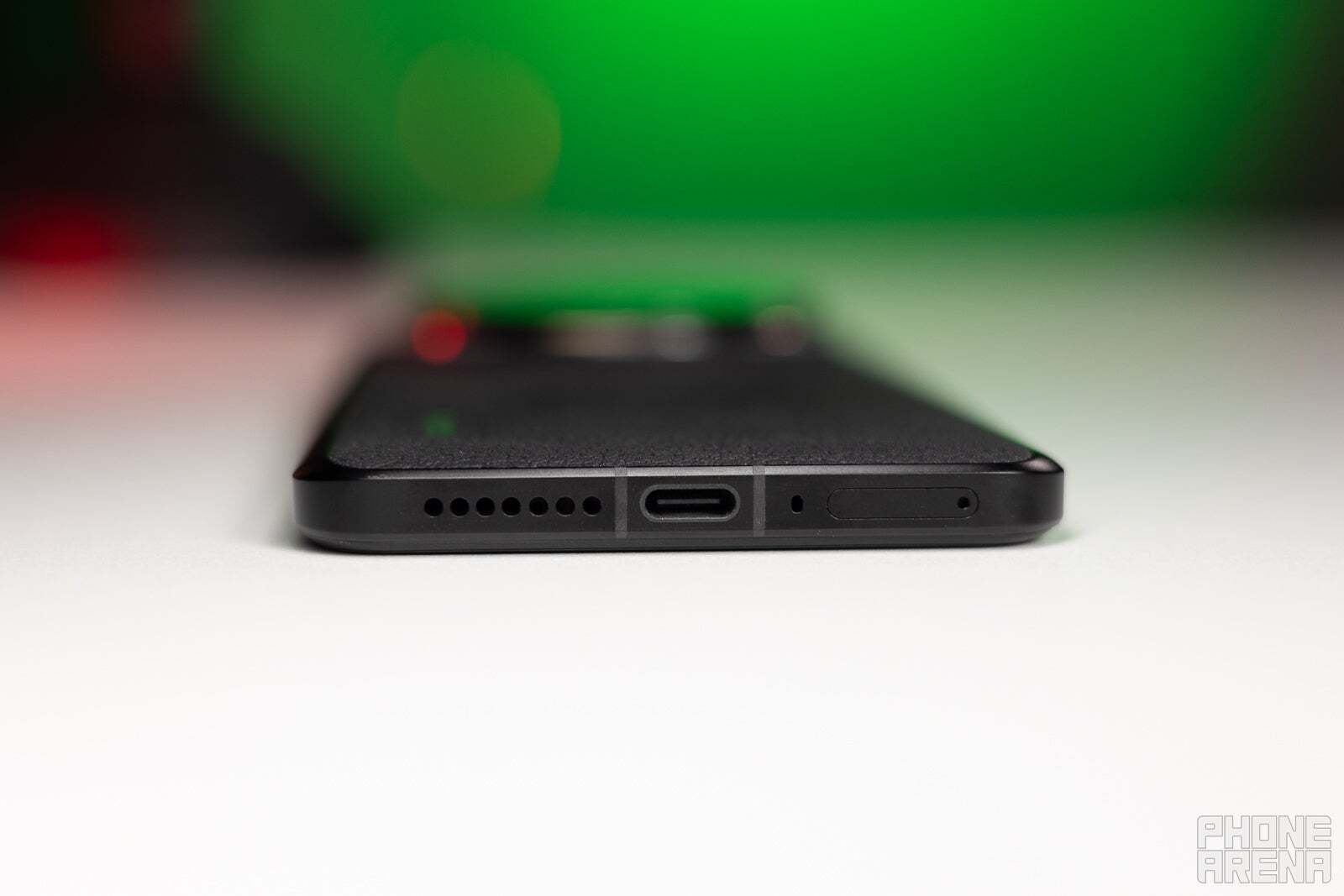 Xiaomi'nin ultra telefonları size çok paraya mal olabilir. | Resim Kredisi - Phonearena - İşte En Sıcak Android amiral gemilerinden birini yüzlerce dolar daha az alabilirsiniz - Riske Girmeye İsterseniz