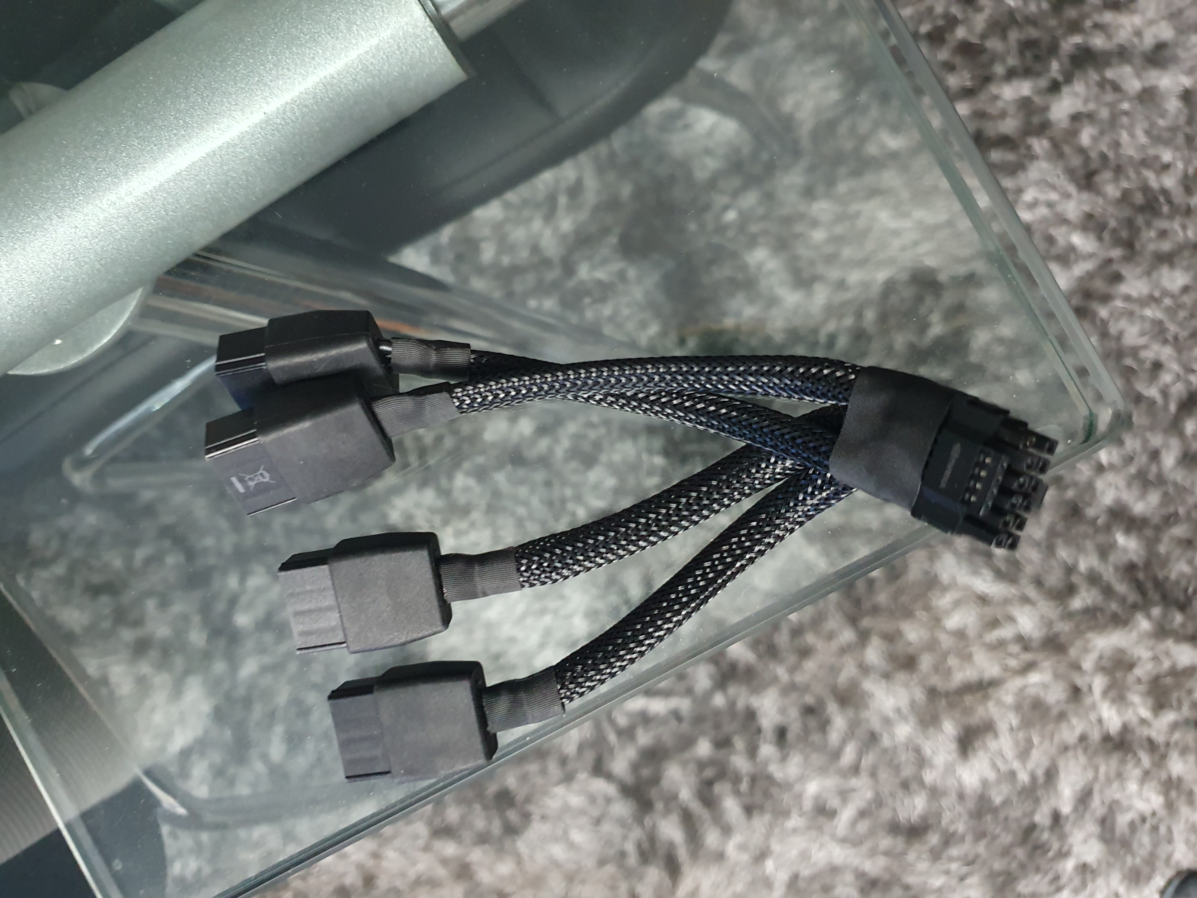 DSogaming'den RTX 4090'ın 12VHPWR'sinde eritilmiş kablo konektörleri