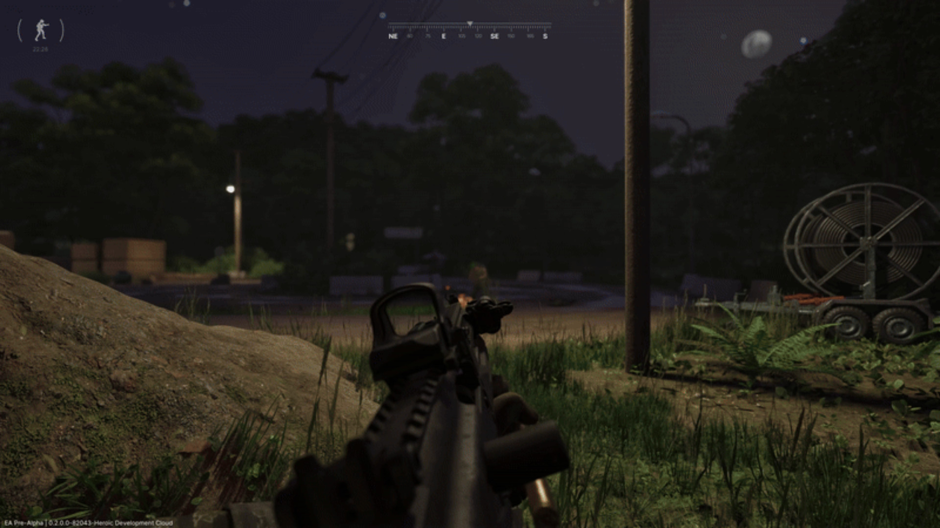 Gri-Bölge-Warfare-Gerçekçi-FPS-Open-Dünya-Tactical-Shooter Gri Bölge Savaşı-Geceleri ağaçlıklı bir yolun birinci şahıs görünümü.