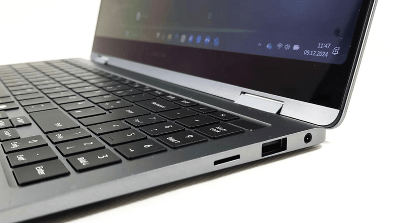 Samsung Galaxy Book5 Pro 360 Yan Görünüm