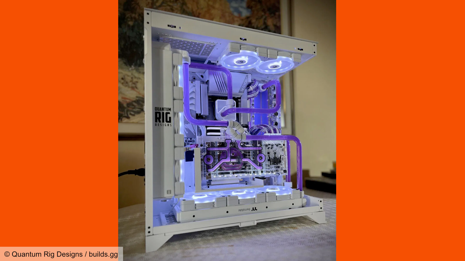 Beyaz ve Mor Gaming PC, aydınlatılmış RGB hayranları ile oluşturulur
