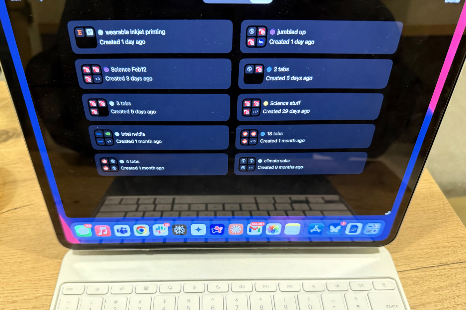 İPad'lerde iki sütun halinde sekme gruplarını senkronize etti.