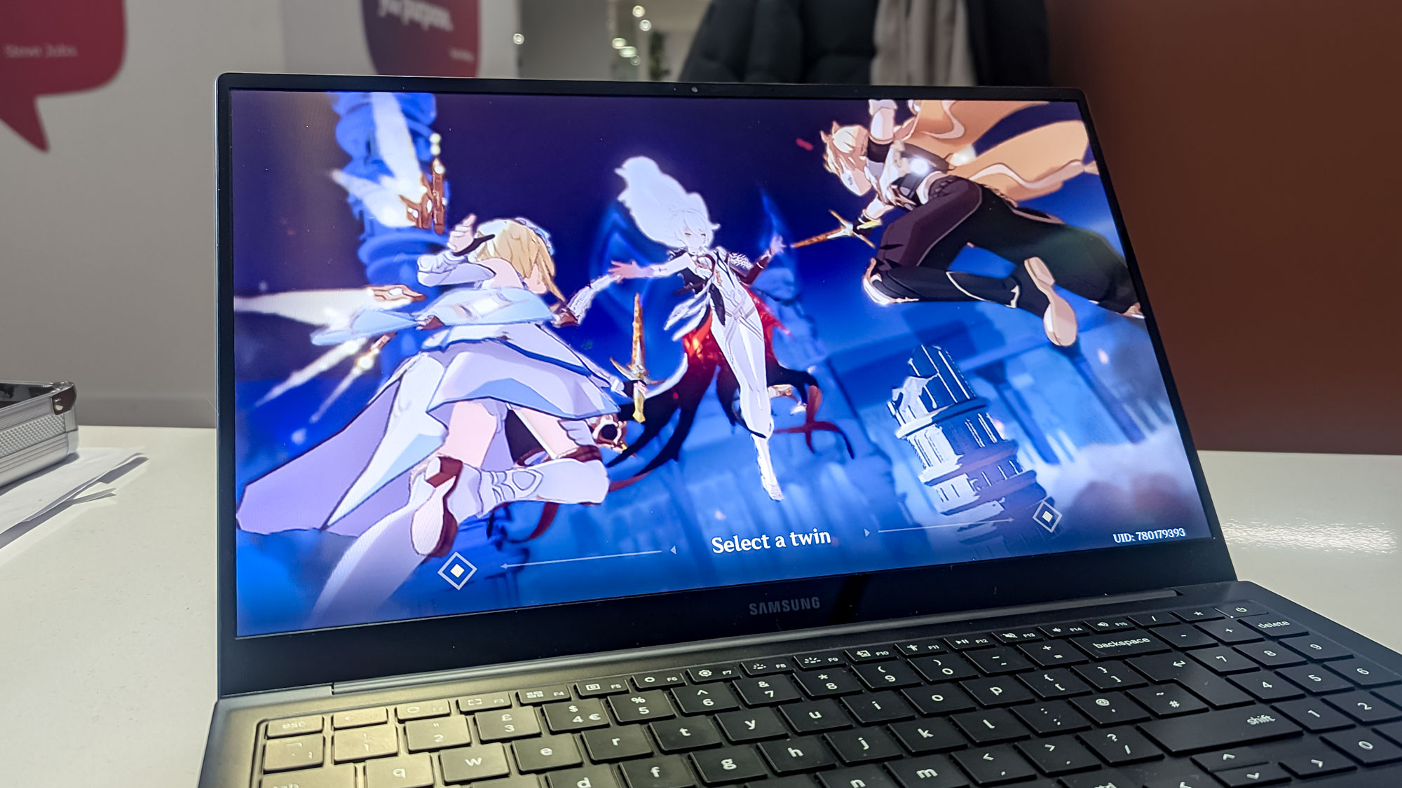 Samsung Galaxy Chromebook Plus Sergide Genshin Etkisi Oynuyor