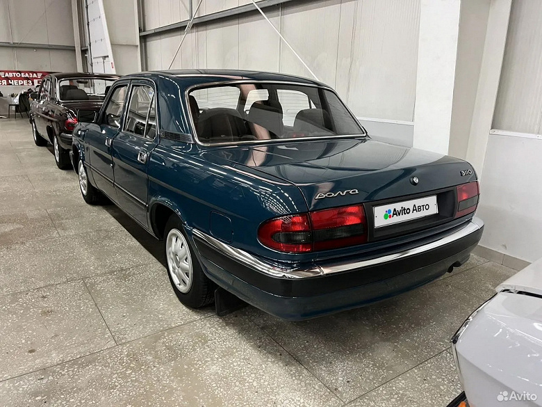 Rusya'da 24 yaşındaki yeni bir Volga GAZ-3110 özel bir koleksiyondan satıyorlar. Fiyat - sadece 2 milyon ruble