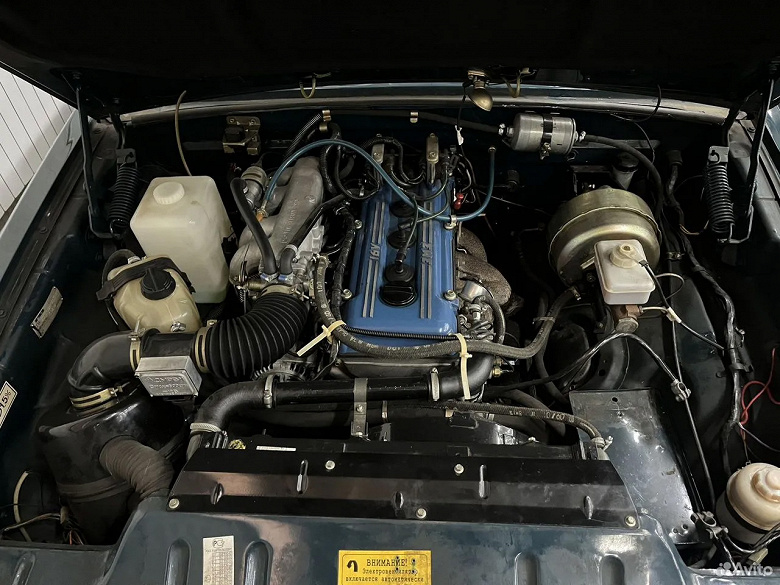 Rusya'da 24 yaşındaki yeni bir Volga GAZ-3110 özel bir koleksiyondan satıyorlar. Fiyat - sadece 2 milyon ruble