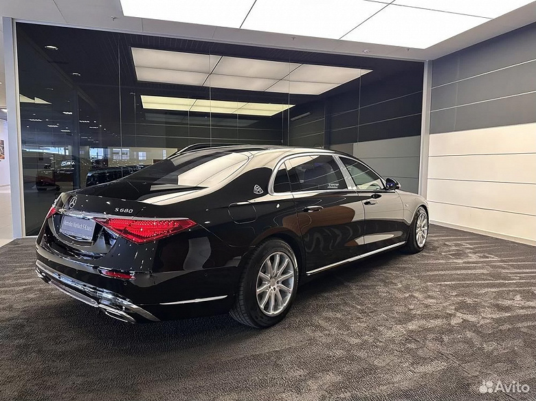Rusya'daki En Pahalı Mercedes Zırhlı Araba: Mercedes-Maybach S 680 4Matic, kitte 225 milyon ruble özel sinyallerle karat düklatelet atölyesinden