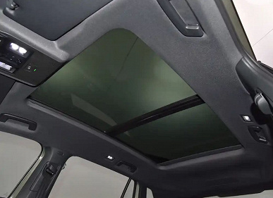 Bu en son Volkswagen Tayron L. Resmi prömiyerinden iki hafta önce arabanın canlı fotoğrafları
