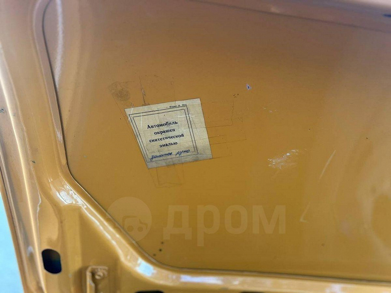Yeni Lada Granta'nın fiyatında Çince hiçbir şeyin olmadığı Muscovite. Rusya'da, mükemmel durumda nadir bir Moskvich-412 satıyorlar