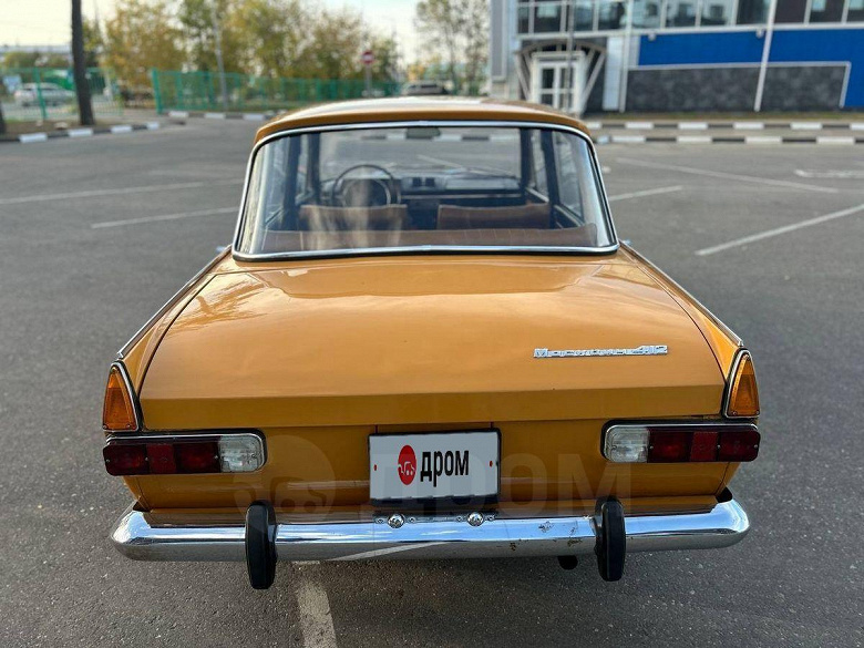 Yeni Lada Granta'nın fiyatında Çince hiçbir şeyin olmadığı Muscovite. Rusya'da, mükemmel durumda nadir bir Moskvich-412 satıyorlar