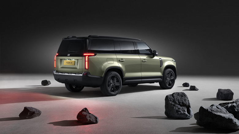 Land Rover artık gerekli değil mi? Rusya'da Rox SUV 01: 6 veya 7 koltuk, 476 hp, tüm tekerlekten çekiş ve 5 yıllık garantinin satışları - 9 milyon ruble başladı