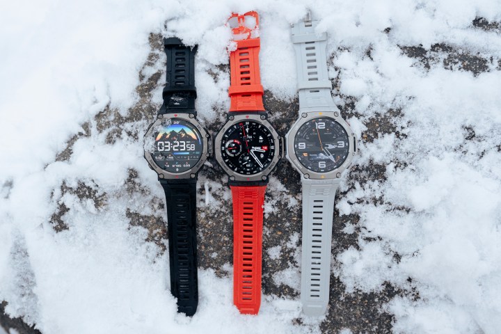 Mevcut üç renkte Amazfit T-Rex 3 akıllı saat.