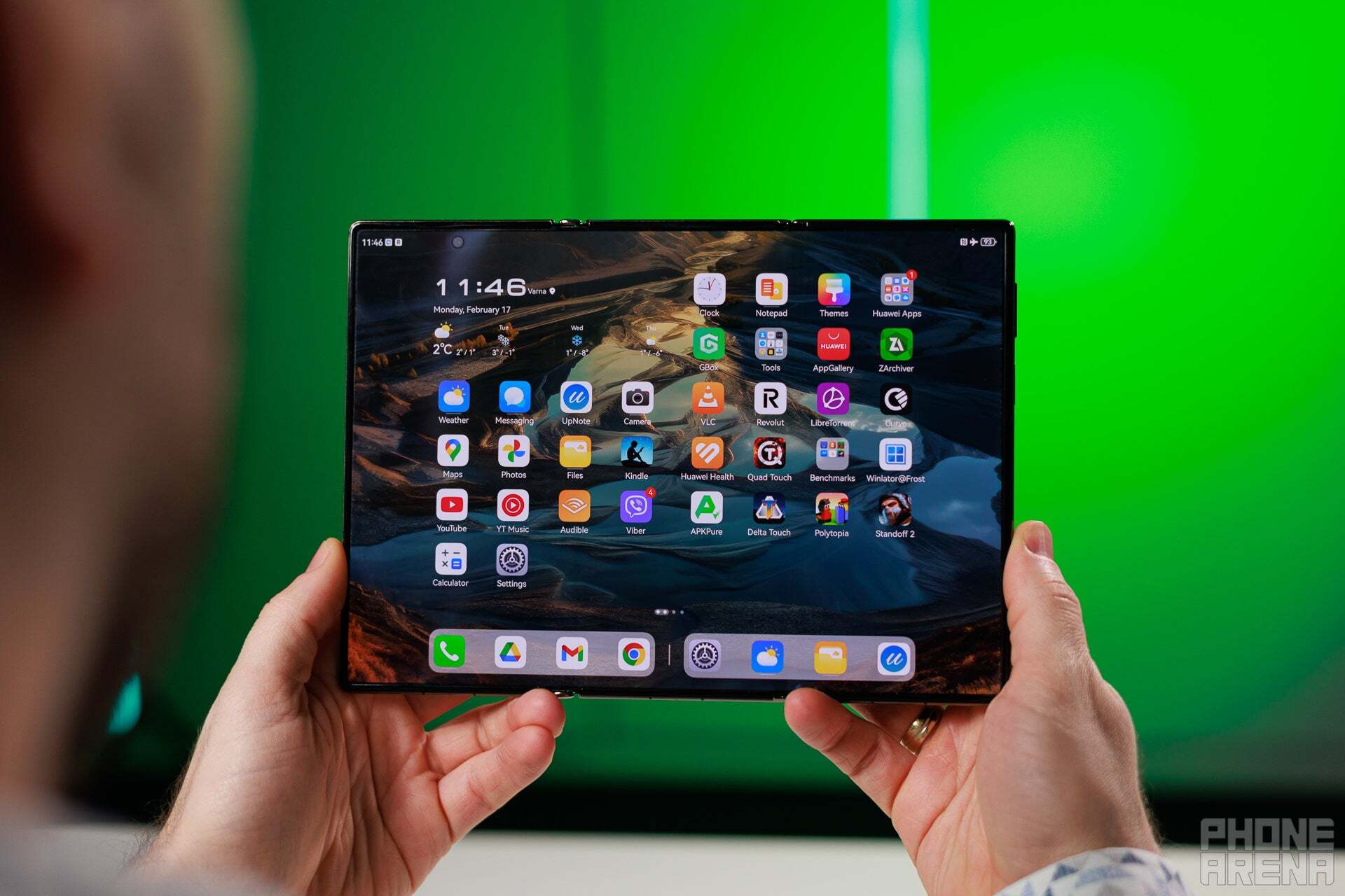 Huawei Mate XT Ultimate hasta görünüyor. | Image Kredisi - Phonearena - Samsung'un üç katlı kusurlu görünüyor, ancak en azından inovasyonu (Huawei geri dönüşü olsa bile)