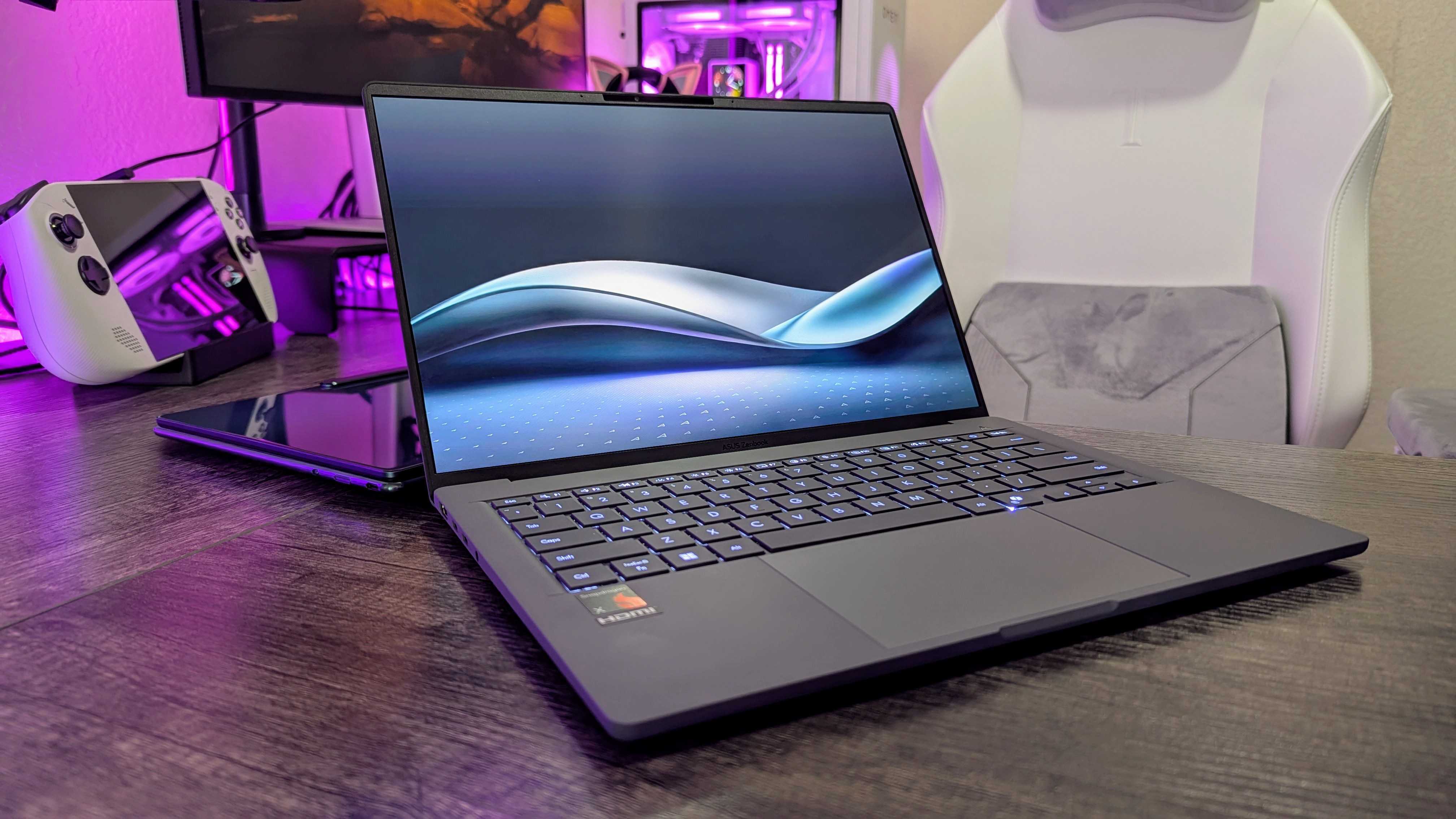 Lenovo Yoga Slim 9i 14 (Gen 10) ve Asus Zenbook A14 (2025) dizüstü bilgisayarların görüntüsü.