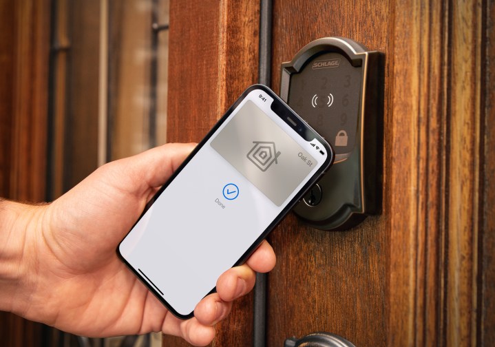 Schlage ve kod artı ev tuşları ile telefon kilidini açmak için musluk.