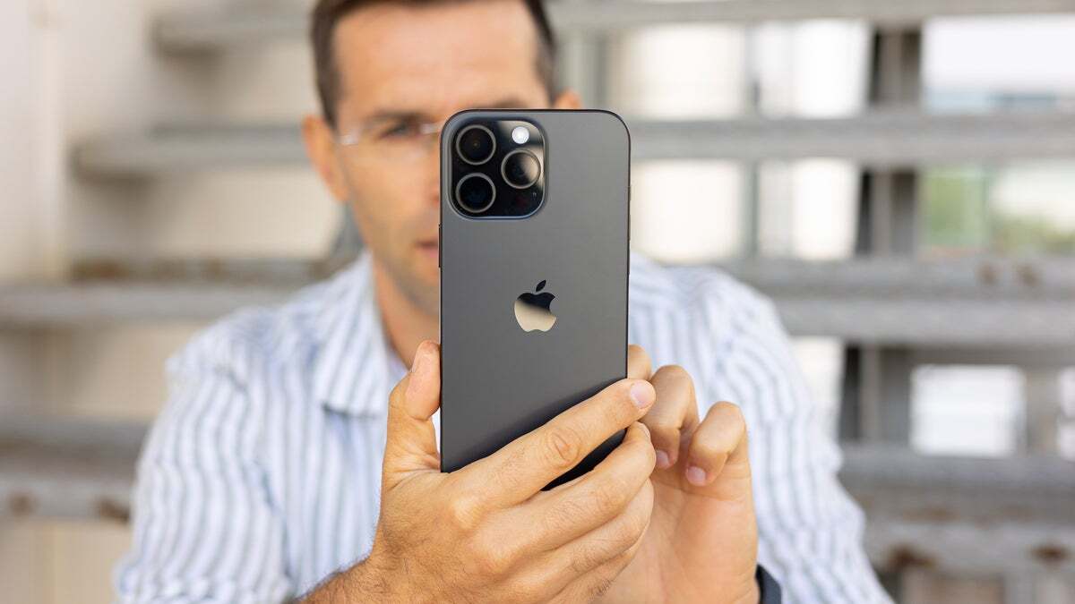 Apple ne yapacak? | Image Kredisi - Phonearena - Galaxy S25 Edge, Apple'ı unutulmuş bir patentten çıkarmaya zorlayabilir (ve iPhone'u daha pahalı hale getirebilir)