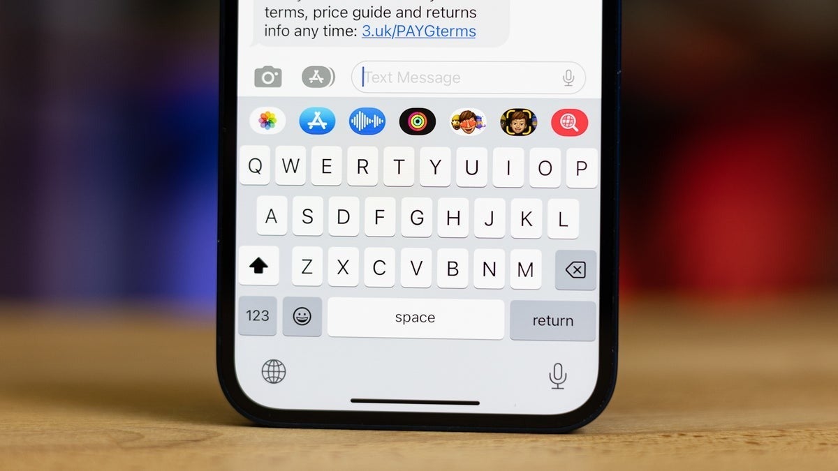 İOS'un varsayılan klavyesi. | Phonearena tarafından görüntü - Apple'ın utanmadan uyuduğu altı özellik