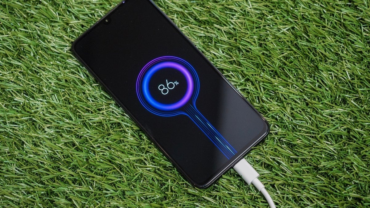Bazı telefonlar o kadar hızlı bir şekilde şarj oluyor ki, eğlenceli bir görsel bile size süreci gerçek zamanlı olarak gösteriyor. - Apple'ın utanmadan uyuduğu altı özellik