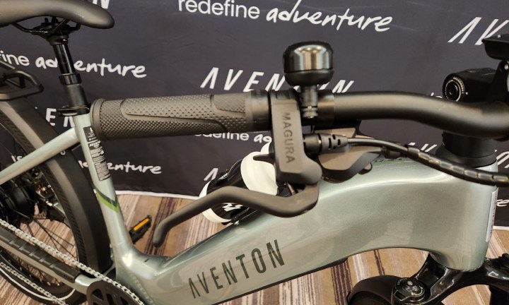 Aventon Seviye 3 Magura disk fren karaciğerinin yakın çekim.