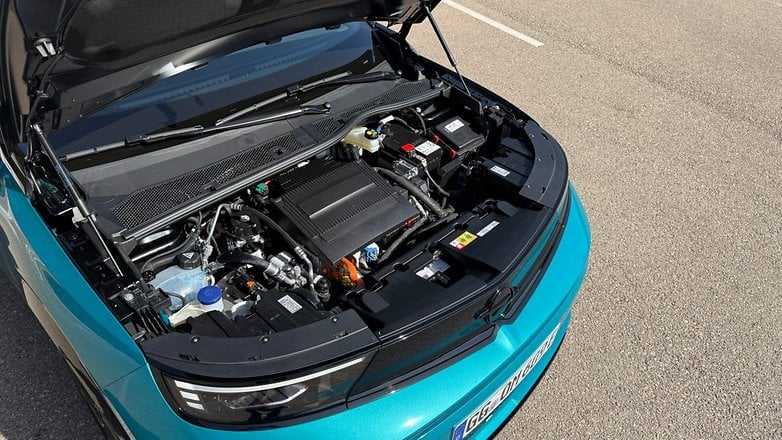 Opel Mokka Electric'in motor bölmesi (2025). Opel Mokka Electric'in motor bölmesi (2025).